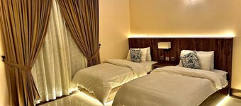 Bright & Cozy Rooms at Sunrise BnB Creek – Perfect for Couples & Families!