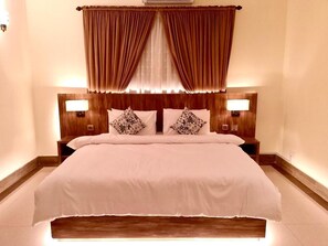 8 habitaciones, tabla de planchar con plancha, wifi y ropa de cama 