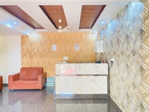Deluxe Double Room, City View | Lobby - HOTEL SAFKO SUITES (Bengaluru)