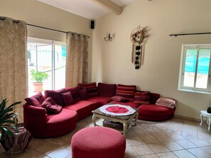 Smart TV, fireplace, table football - Stone house of character with pool & spa Calm, spacious and authentic (Bagnols-sur-Cèze)