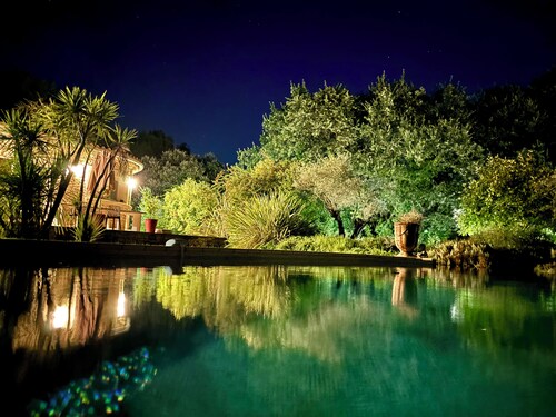 Maison de caractère en pierre avec piscine & spa, espace et authenticité