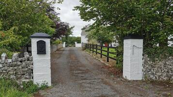 House, 3 Bedrooms, Accessible, Smoking | Property grounds