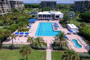 Outdoor pool, a heated pool - Beachplace Oasis on the south end of Longboat Key (Longboat Key)