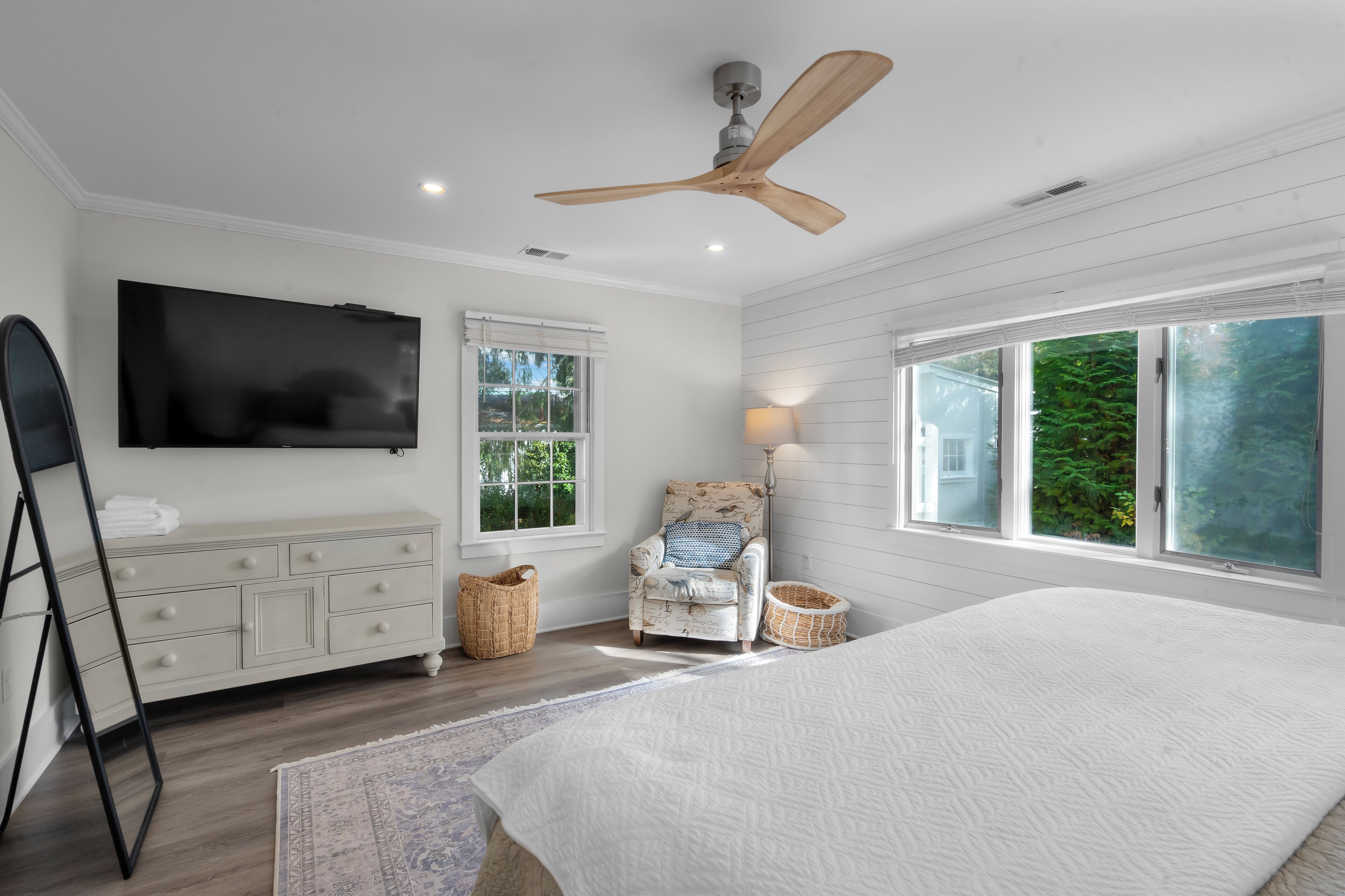 2 多间卧室、熨斗/熨衣板、上网接入、床单