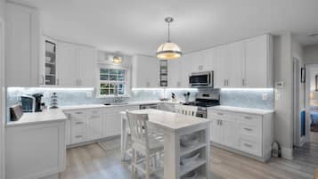 Micro-ondes, four, plaque de cuisson, lave-vaisselle