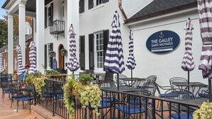 A restaurant with outdoor seating, striped umbrellas, and a sign reading "The Galley Saint Michaels." - Grace Cottage, St Michaels Walk to everything! (Saint Michaels)