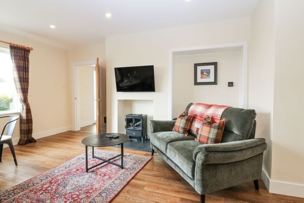 Smart TV, fireplace, stereo