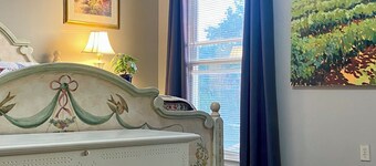 Spacious 4-bedroom house in charming Lawrenceville with AC