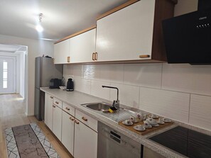 Departamento, 3 habitaciones, balcón, vista al jardín | Interior