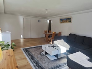 Departamento, 3 habitaciones, balcón, vista al jardín | Sala de estar
