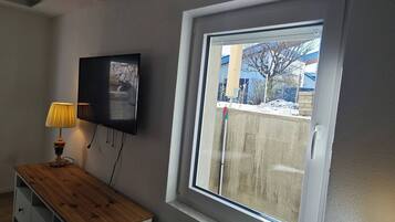 Apartment, 3 Bedrooms, Balcony, Garden View | Interior