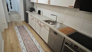 Apartment, 3 Bedrooms, Balcony, Garden View | Interior