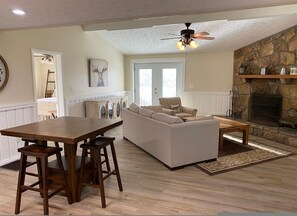 Apartment - Working 9 to Pine by Beyond Expectations w Views (Sevierville)