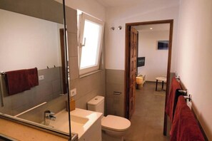 Dusch, hårtork, handdukar och tvål