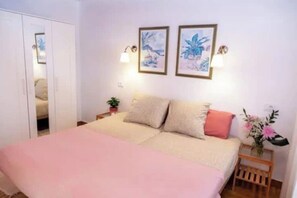 Strykjärn/strykbräda, wi-fi och sängkläder