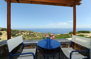 Eenvoudige studio, balkon, uitzicht op zee | Terras