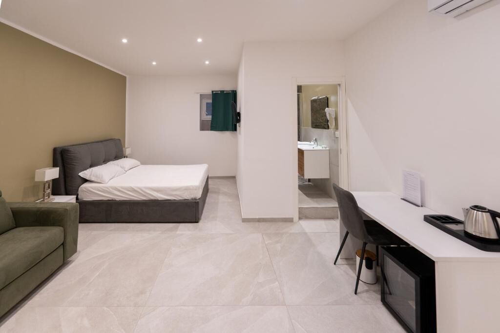 Firemannsrom – deluxe | Safe på rommet, lydisolert og wi-fi (inkludert)