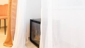 Basic Double Room, Courtyard View | Interior