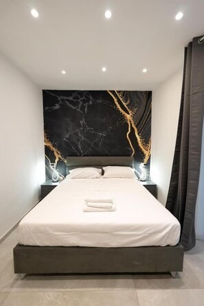 In-room safe, soundproofing, free WiFi - Suites Gaudioso Napoli Center (Naples)