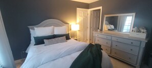 4 bedrooms, iron/ironing board, WiFi, bed sheets