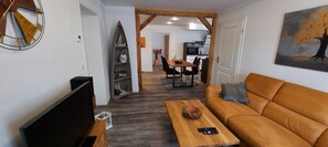 TV, table tennis, stereo