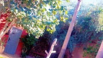 Standard Triple Room, Garden View | Kawasan hartanah