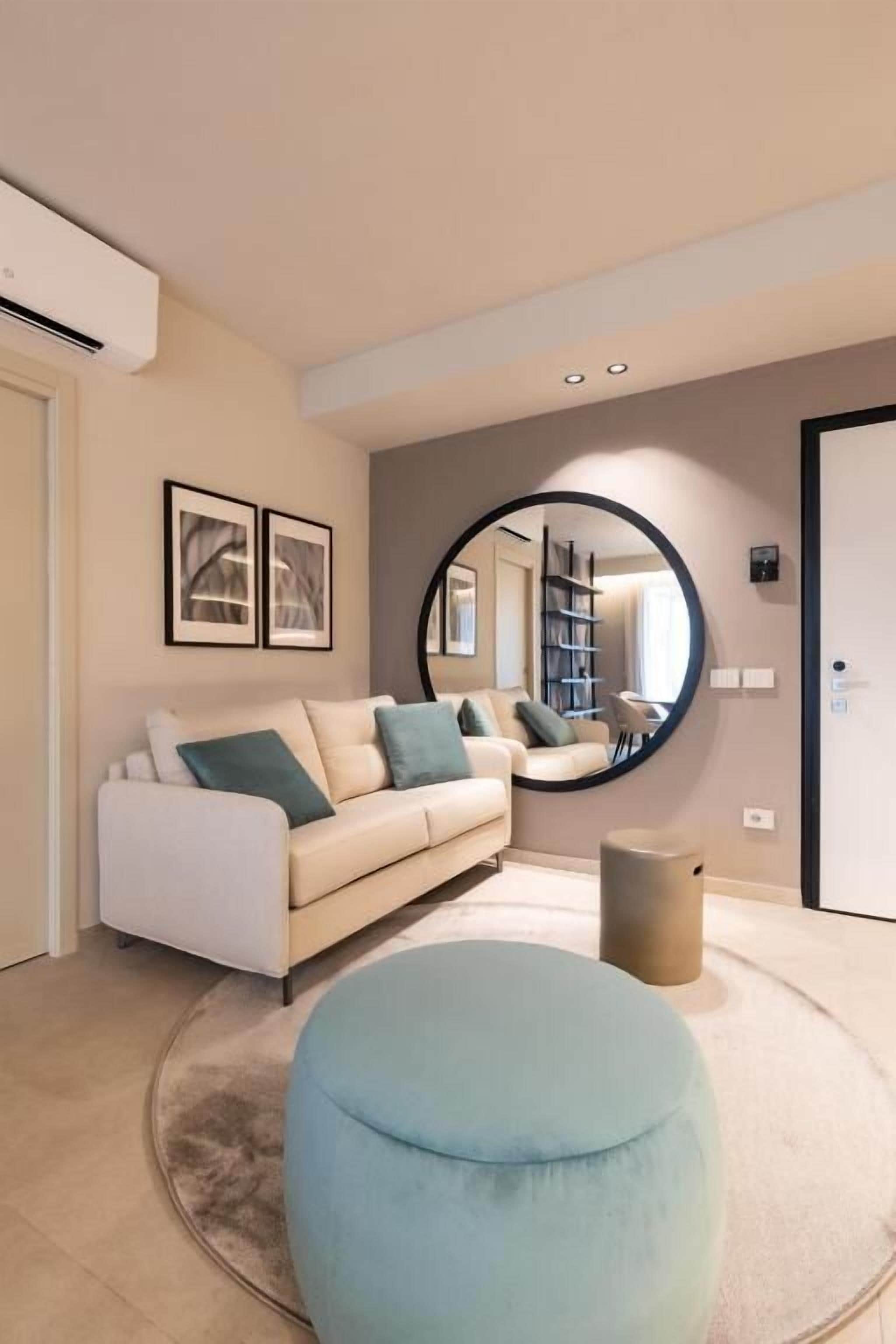 Apartamento premium, 2 quartos, vista para o jardim | Área de estar | TV de plasma 65 polegadas com canais via satélite, pisos aquecidos