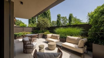 Premium Apartment, 2 Bedrooms, Garden View | Outdoor dining