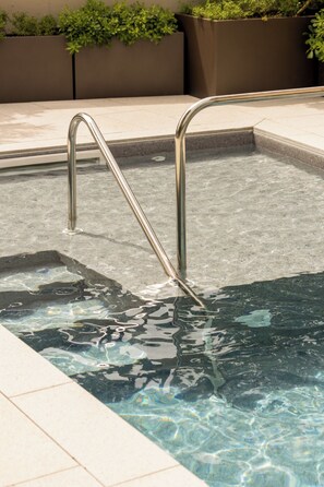 Seasonal outdoor pool, sun loungers - Stemor srl (Desenzano del Garda)