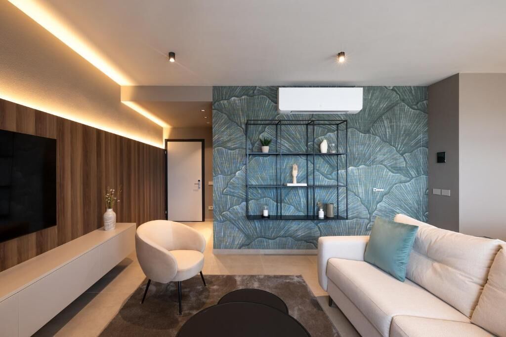 Appartement Premium, 2 chambres, balcon | Coin séjour | Télévision à écran plasma de 65 pouces avec chaînes par satellite