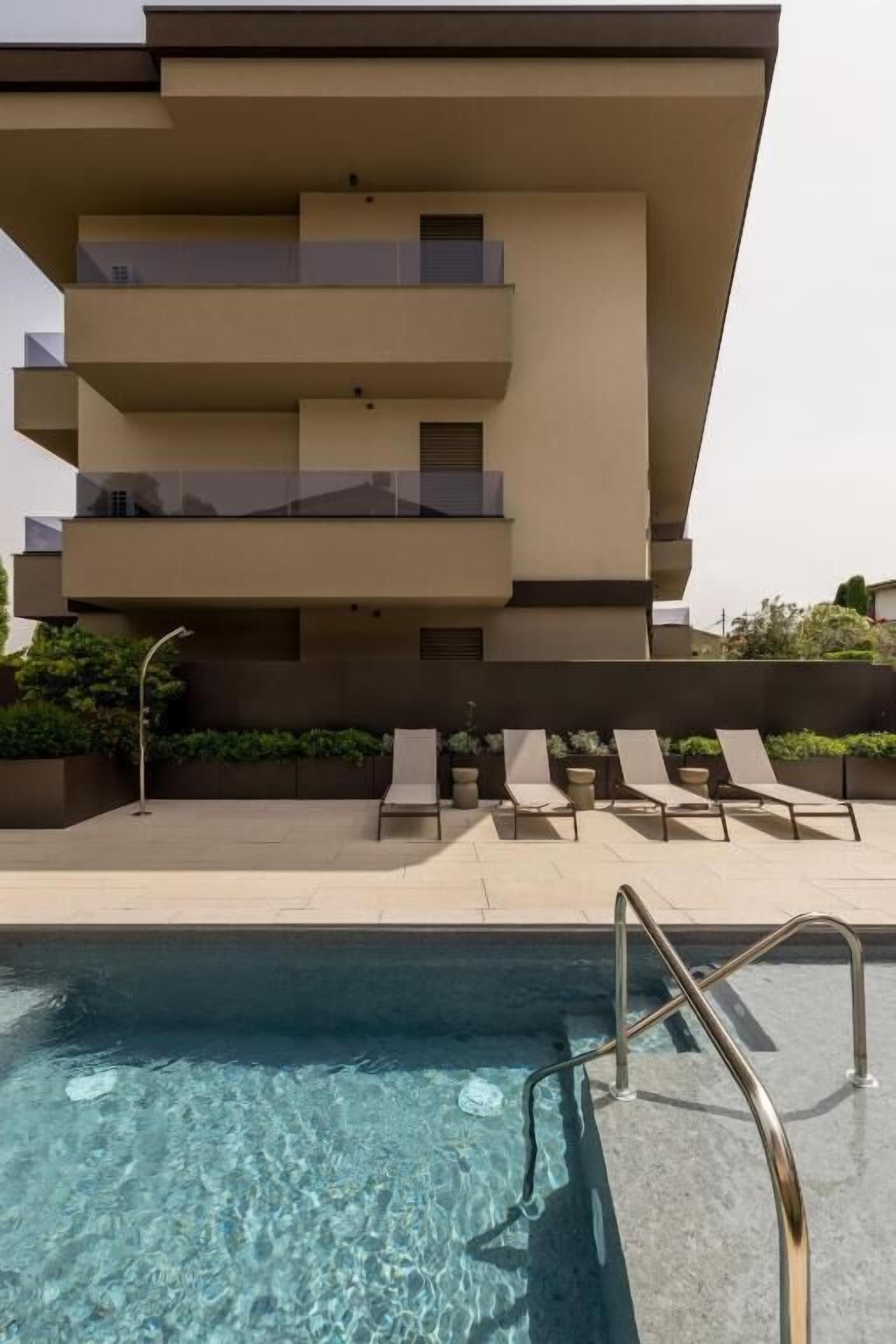 Seasonal outdoor pool, sun loungers