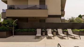 Seasonal outdoor pool, sun loungers