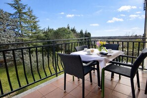 Apartment, 2 Schlafzimmer, Balkon, Gartenblick | Balkon