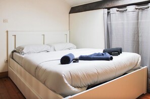 Iron/ironing board, bed sheets - Charming, quiet apartment in Bagneux (Bagneux)
