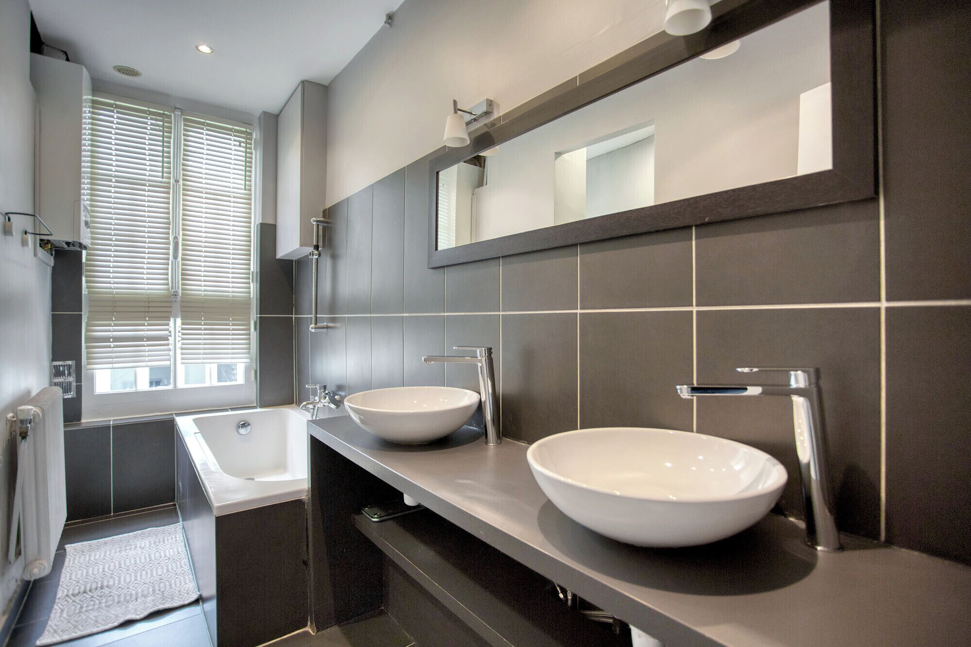 Sèche-cheveux, serviettes fournies