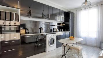 Réfrigérateur, micro-ondes, four, lave-vaisselle