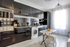 Réfrigérateur, micro-ondes, four, lave-vaisselle