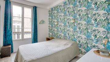 Fer et planche Ă repasser, Wi-Fi, draps fournis