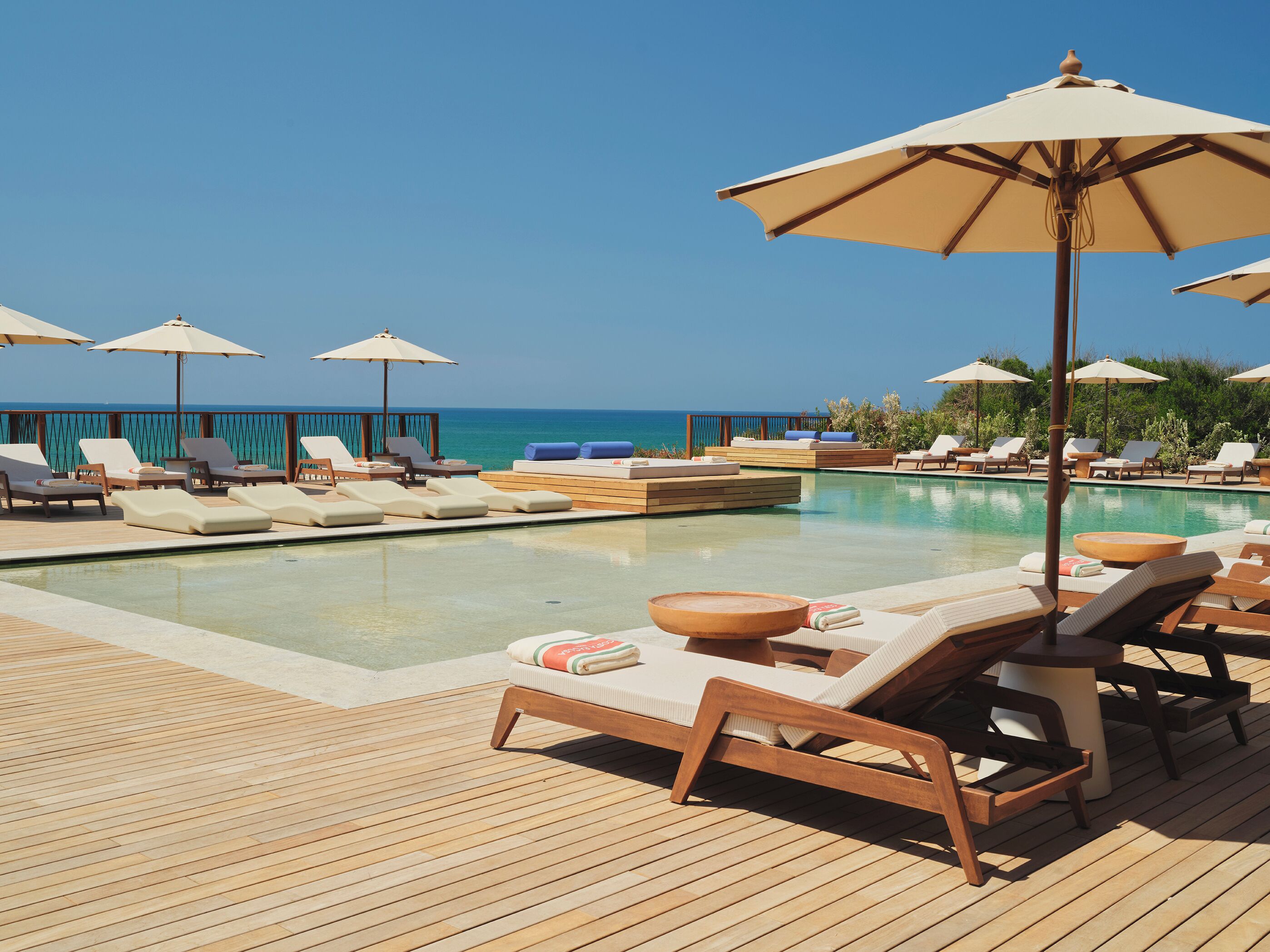 Piscine extérieure en saison