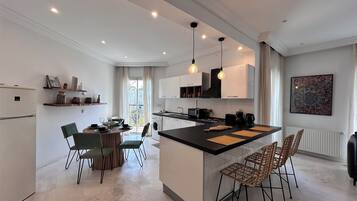 Appartement, 2 chambres, fumeurs, balcon | Salle à manger