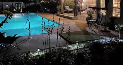 4-bedroom house in adorable Pinehurst with cozy living spaces