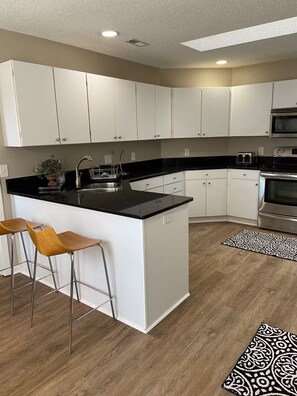 Private kitchen - 4-bedroom house in adorable Pinehurst with cozy living spaces (Pinehurst)