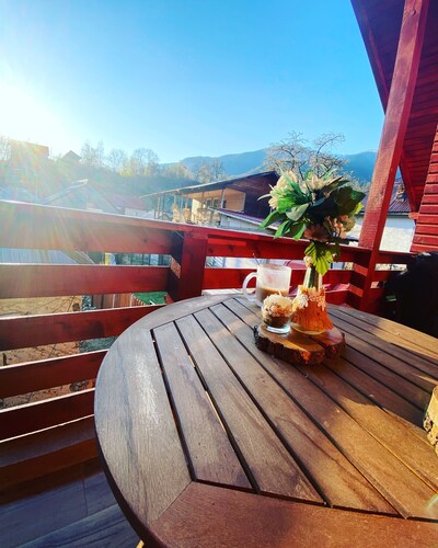 Enchanting 2-bedroom house with AC and Barbecue in charming Mălaia