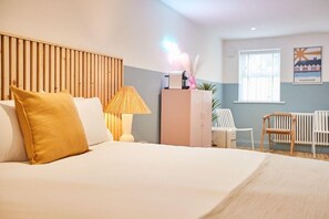 Deluxe Quadruple Room | Free WiFi - Beach House Rooms (Scarborough)