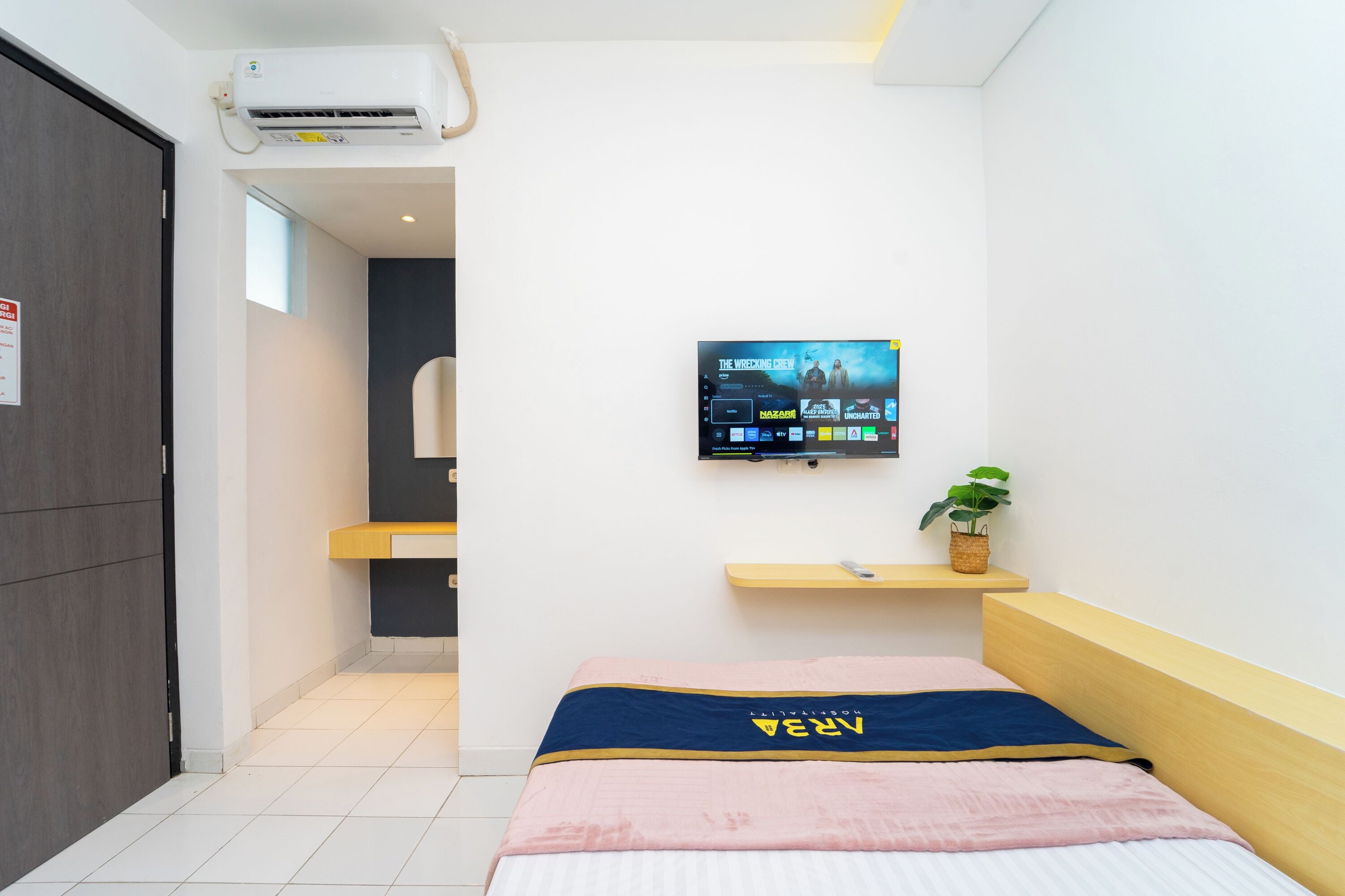 Kamar Single Eksekutif | Meja kerja, ruang kerja ramah laptop, Wi-Fi gratis, dan seprai linen