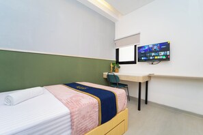 Deluxe Single Room | Desk, laptop workspace, free WiFi, bed sheets - Artric Profesional Living by ARBA (Semarang)