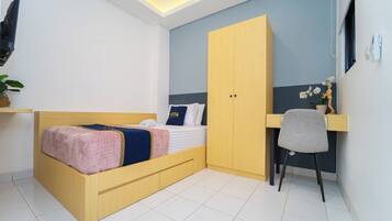 Desk, laptop workspace, free WiFi, bed sheets