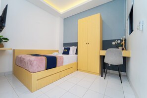 Executive Single Room | Desk, laptop workspace, free WiFi, bed sheets - Artric Profesional Living by ARBA (Kota Semarang)