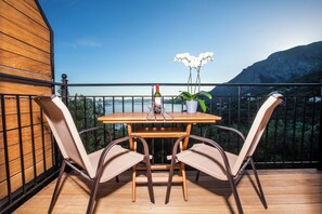 Outdoor dining - Giannis sea-view apartment (Corfu)