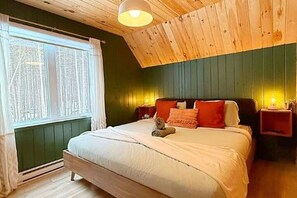 Room - Forest Adventure Cabin Steps from Lac Schryer (Montpellier)